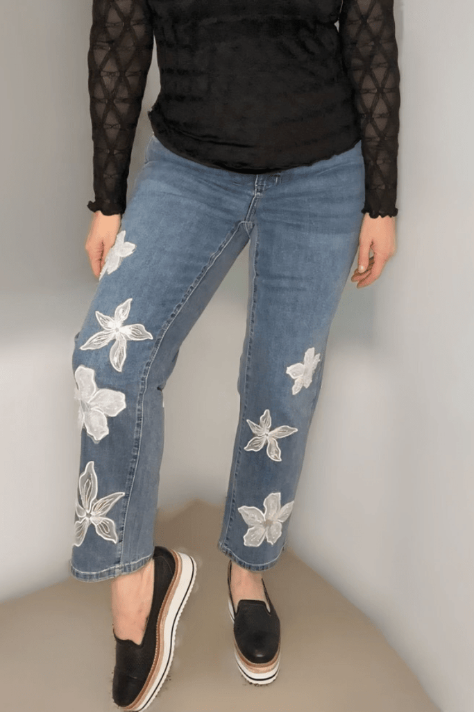 "Suzanne" w/Flwrs pencil Crop Jean